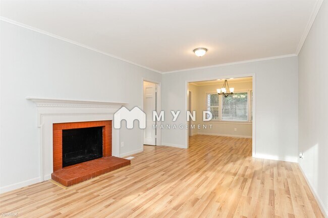 Foto del edificio - 3 br, 2 bath House - 608 McCarten St