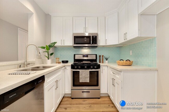 Building Photo - 2 br, 2 bath Condo - 435 E Tamarack Ave Un...