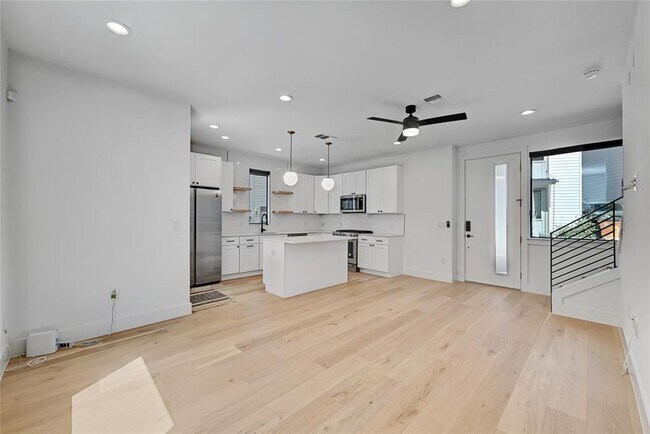 Building Photo - 1140 Webberville Rd