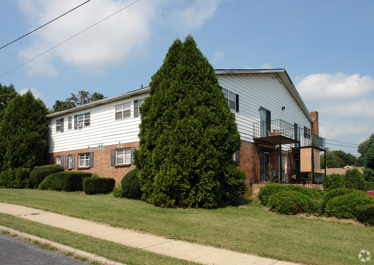 Building Photo - Parklane Apartments