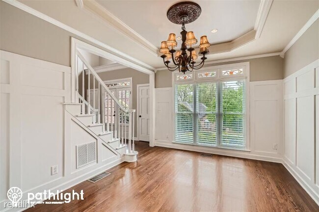 Building Photo - 5 br, 2.5 bath House - 1785 Millside Terra...