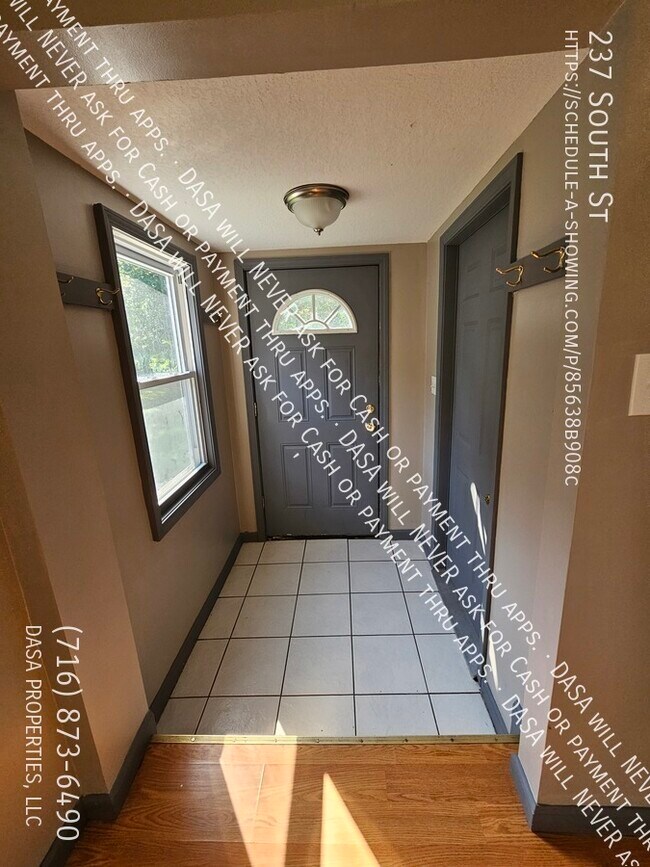 Building Photo - 237 South - 3 Bed / 1 Bath