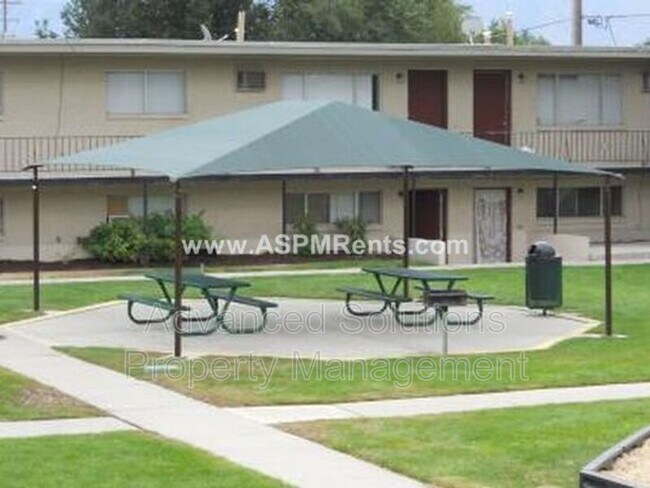 Building Photo - 2000 7800