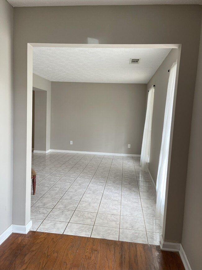 Building Photo - 3790 Oak Park Dr