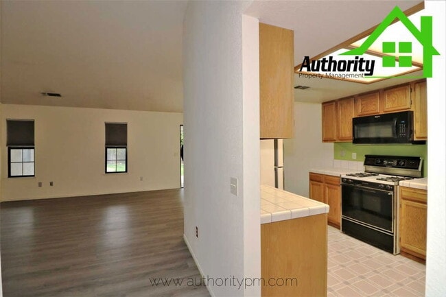 Building Photo - 3610 Sunwood Dr