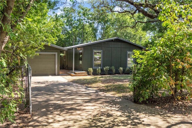 Building Photo - 4613 Goliad Ln