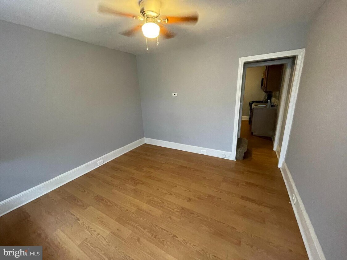 Foto principal - 5027 Worth St