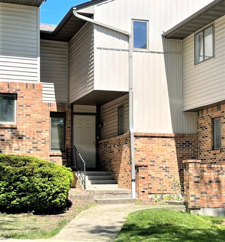 305 Foxfire Dr, Columbia, MO 65201 Townhome Rentals in Columbia MO