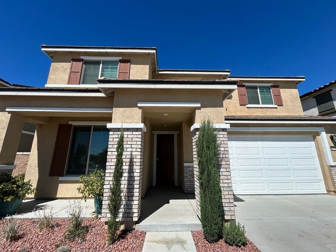 Foto principal - Like New 4 Bedroom + Loft Menifee Home