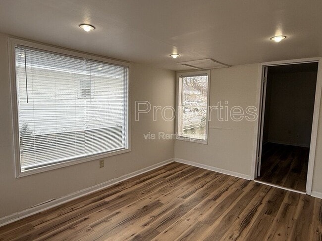 Building Photo - 1125 N Bell St