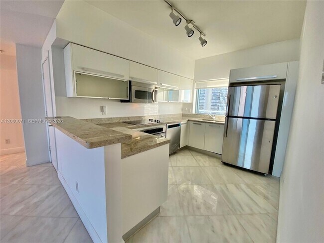 Foto del edificio - 601 NE 36th St