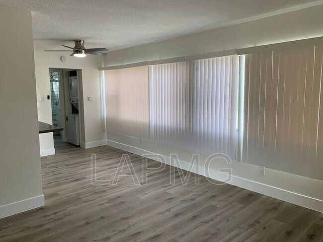 Foto del edificio - 10919 Pioneer Blvd