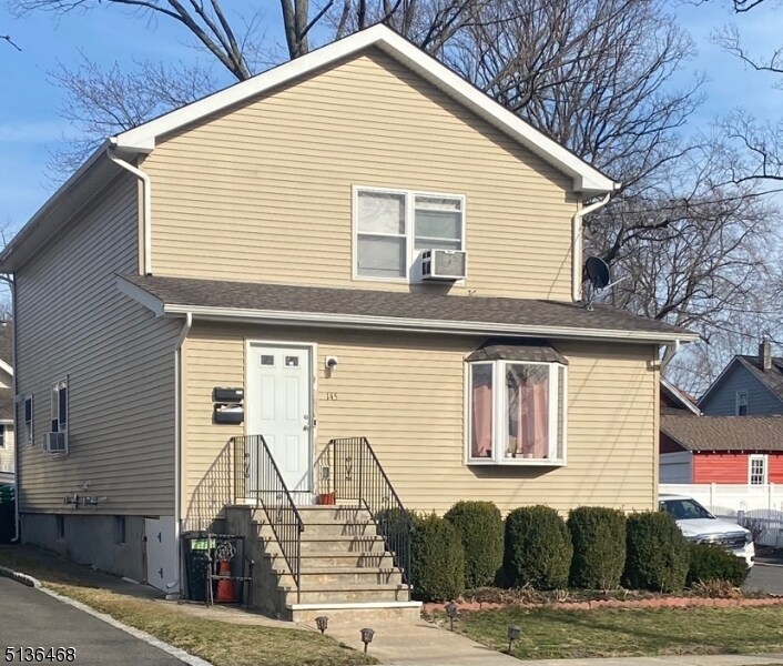 Primary Photo - 141 8th Ave