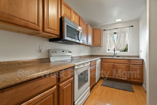 Building Photo - 820 Encinitas Blvd