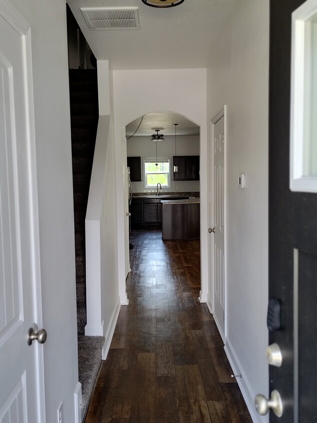 Entry Way - 336 Frisco Way