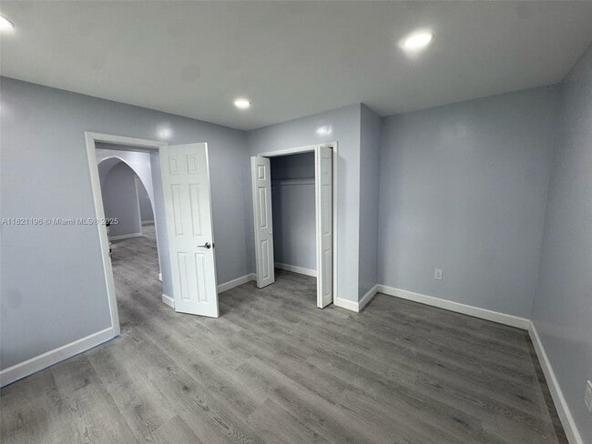 Building Photo - 3171 SW 26th St