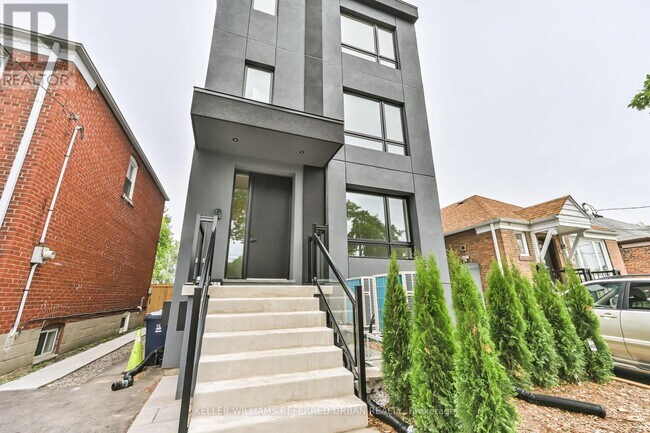 Building Photo - 2420 Gerrard St E
