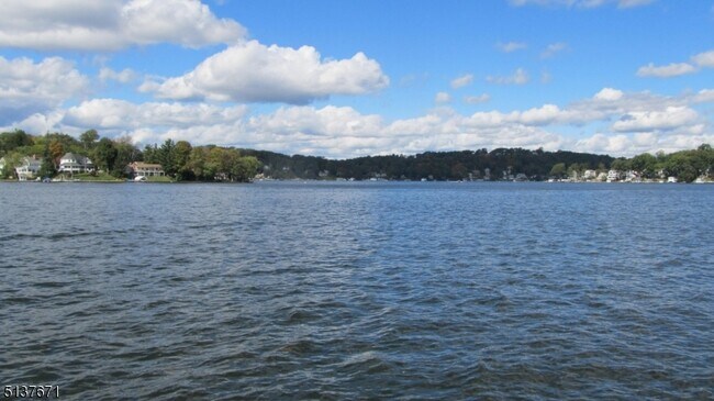 Foto del edificio - 21 Sunset Ln