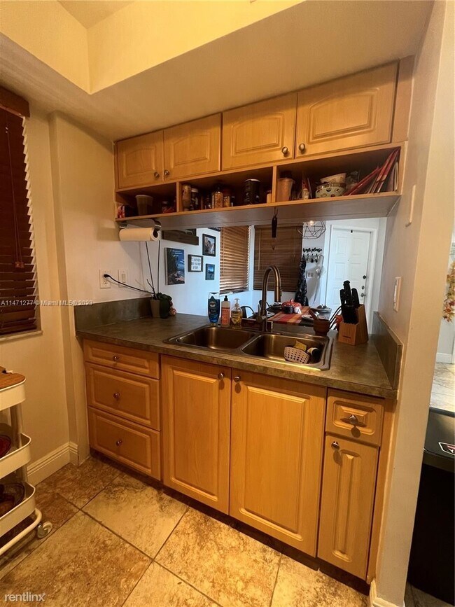 Building Photo - 3 br, 2 bath House - 15549 Miami Lakeway N...