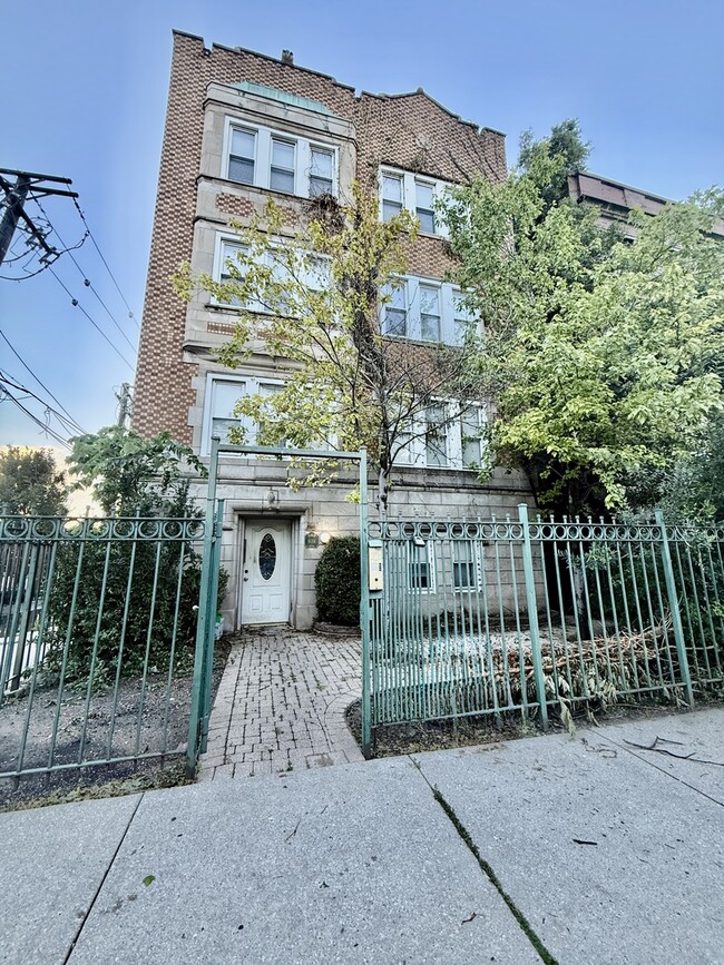Foto del edificio - 6014 N Francisco Ave