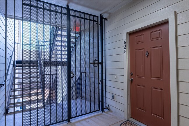 Foto del edificio - 6607 Lake Woodlands Dr