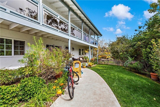 Building Photo - 303 Cazador Ln