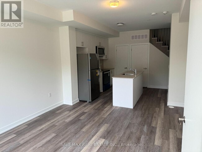 Building Photo - 3538 Colonial Dr