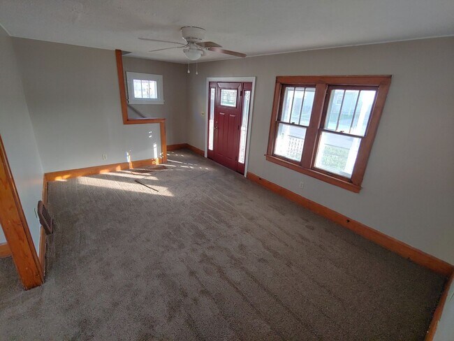 Foto del edificio - Nice three bedroom colonial with dining room.