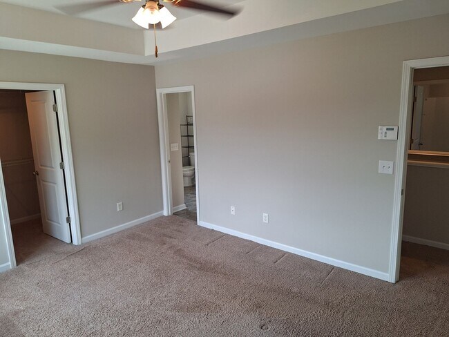 Foto del edificio - Wonderful Two Story Four Bedroom Home in N...