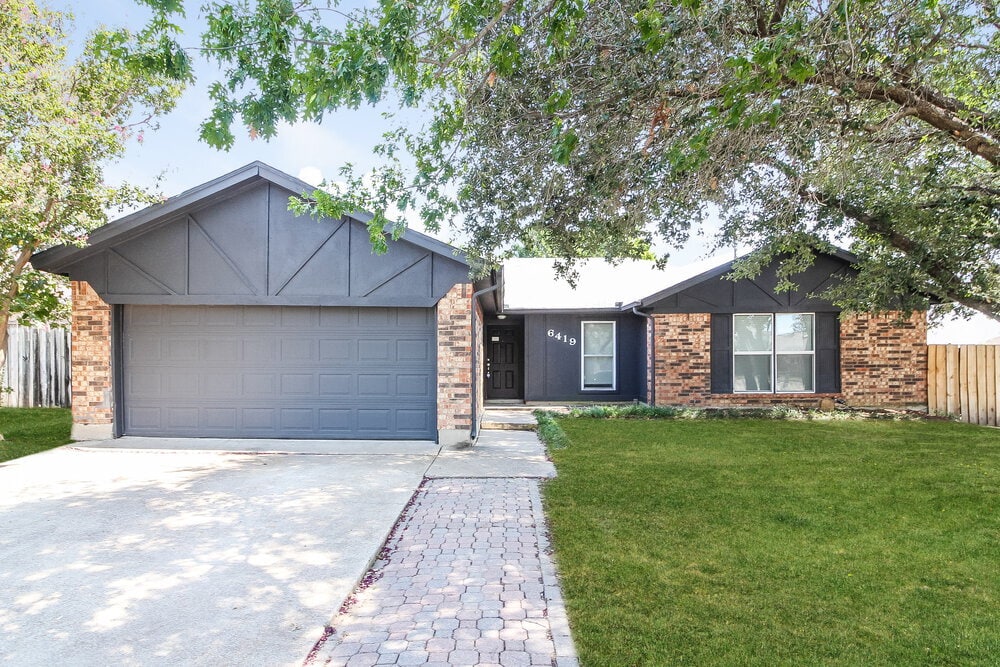 Foto principal - 6419 Twin Spruce Ct