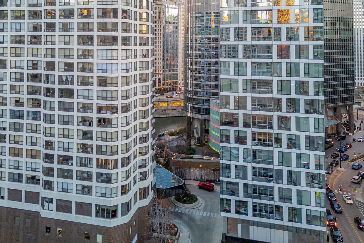 Primary Photo - 405 N Wabash Ave