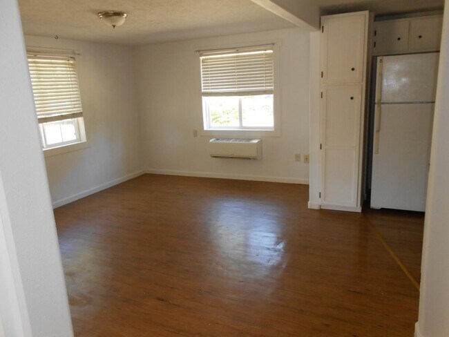 Building Photo - 545 9th Ave