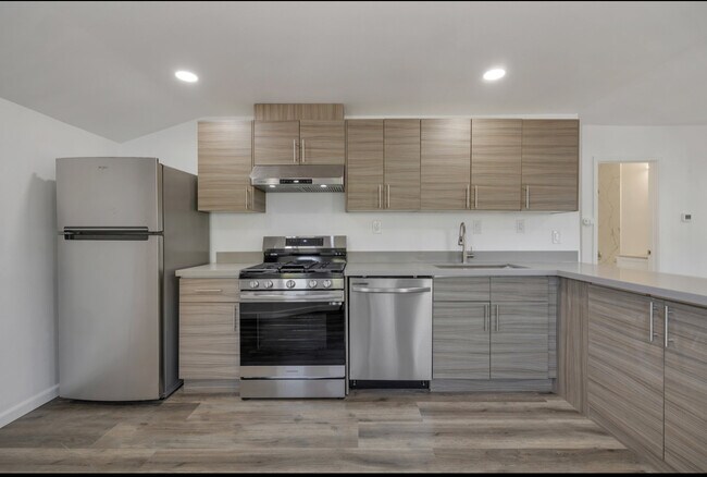Building Photo - 6712 42nd Ave S