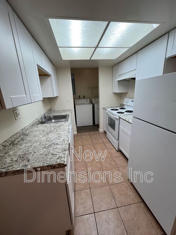 Building Photo - 190 Griswold Way