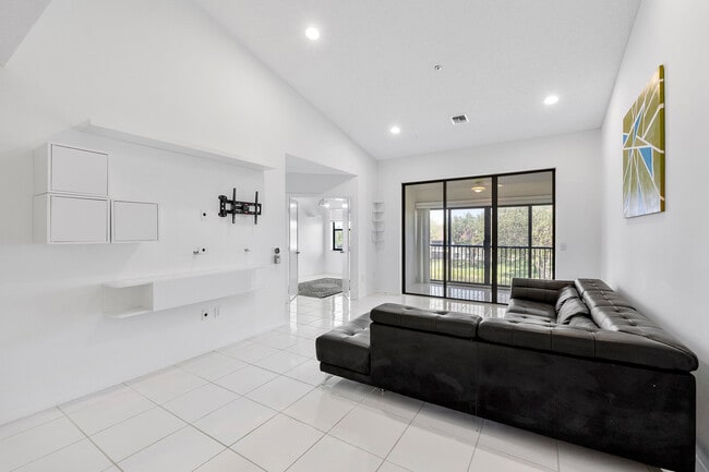 Building Photo - 5153 Floria Dr
