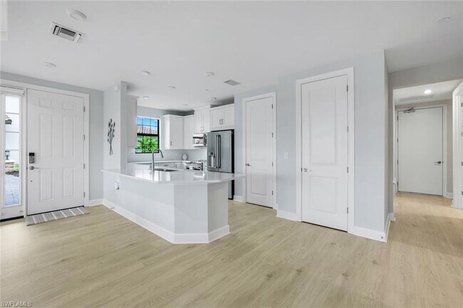 Foto del edificio - 15336 Lucerna St