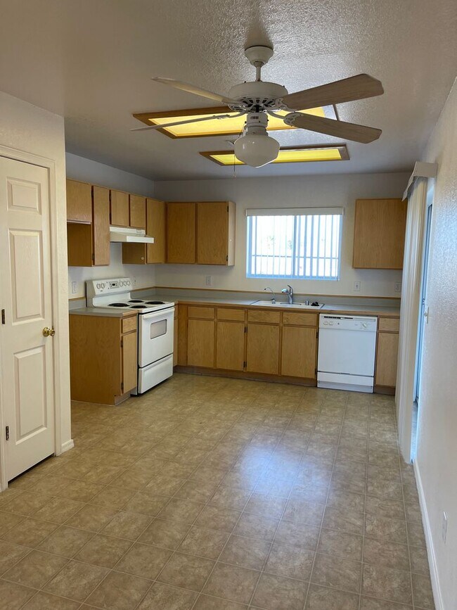 Foto del edificio - 2331 Shorewood Drive