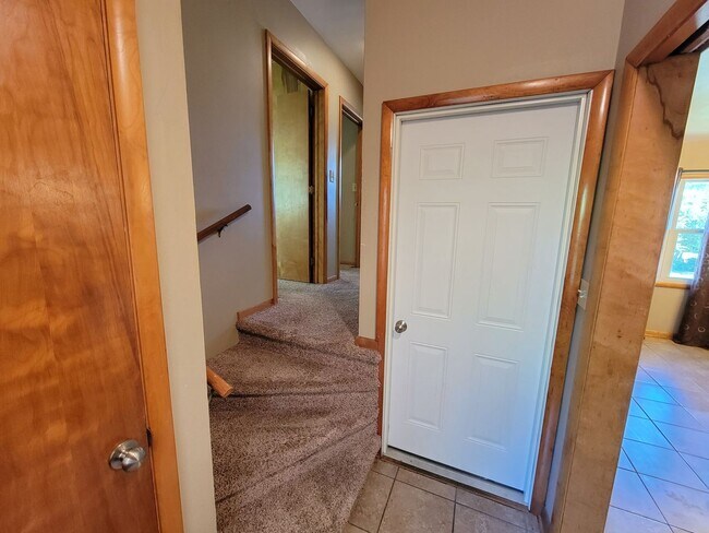 Building Photo - 1103 College St