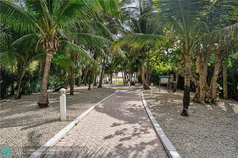 Club de playa El Mar - 1391 S Ocean Blvd