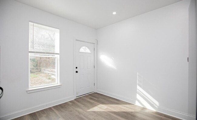 Building Photo - 6170 Lawnton St