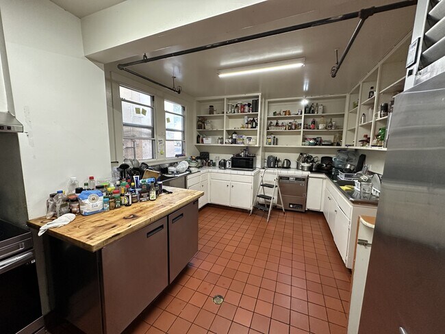 Building Photo - 2438 Warring St