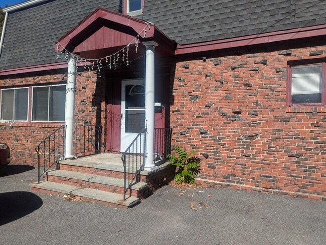 Building Photo - 581 Proctor Ave