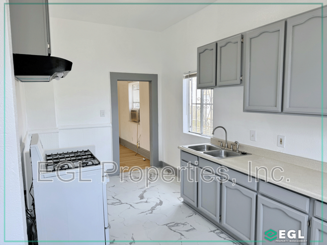 Foto del edificio - 9436 Firth Blvd