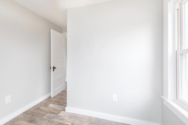 Foto del edificio - 140 Ashworth Ave