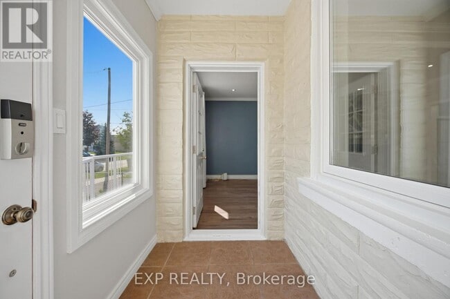 Building Photo - 1052 Alexandra Ave