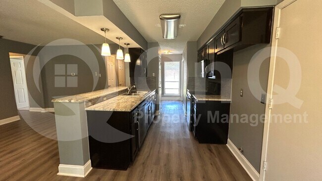 Foto del edificio - 4904 Brookhollow Dr