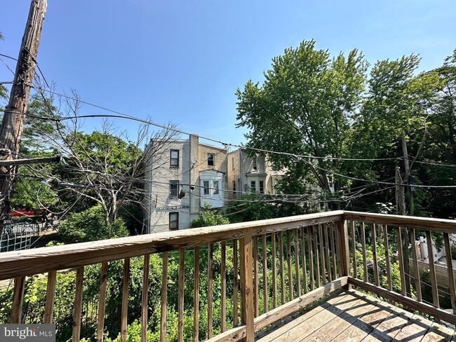 Foto del edificio - 1741 Fontain St