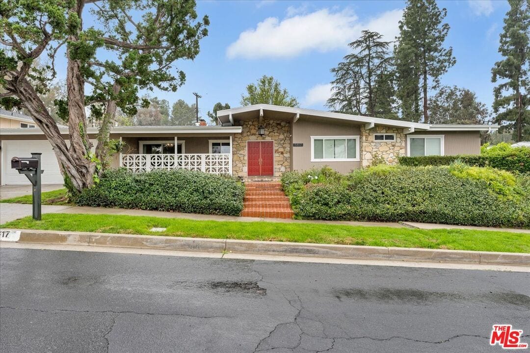 Primary Photo - 5817 Lockhurst Dr