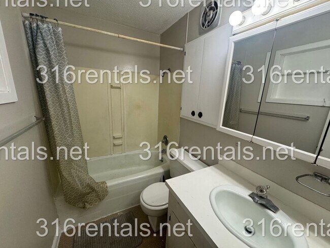 Foto del edificio - 511 Holly Ln