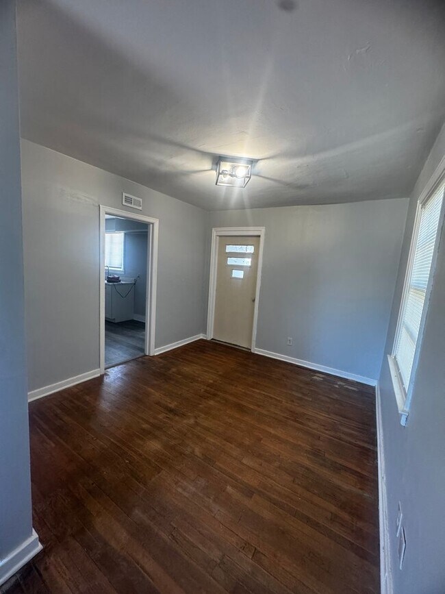 Building Photo - 3544 Southmont Dr